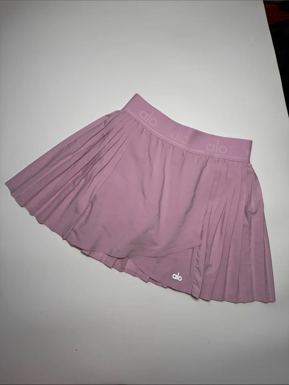 ALO Yoga Pleated Skater Tennis Skirt in Dusty Pink